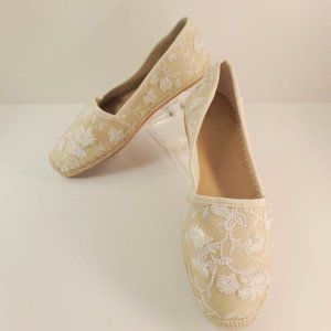 NEW IN BOX  ANN TAYLOR BEIGE ESTHER FLORAL EMBROIDERED FLAT SPADRILLES SIZE: 10